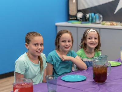HOA three young girls eating pizza